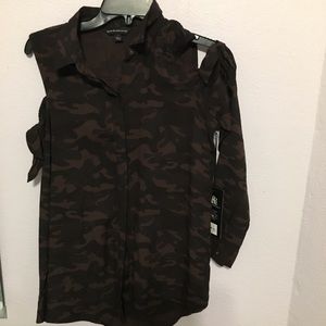 NWT camo cold shoulder XS Rock & Republic blouse